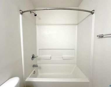 840 Fountain Ct - Photo Thumbnail 12