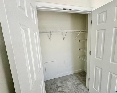 840 Fountain Ct - Photo Thumbnail 10