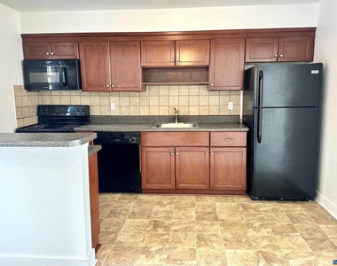 835 Fountain Ct - Photo Thumbnail 6