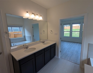 612 Silent Creek Cv - Photo Thumbnail 5