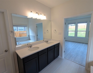 612 Silent Creek Cv - Photo Thumbnail 13