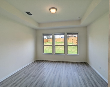 612 Silent Creek Cv - Photo Thumbnail 4