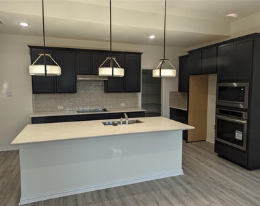 612 Silent Creek Cv - Photo Thumbnail 2