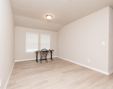 17108 Lomond Way - Photo Thumbnail 6