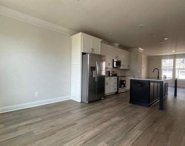 4006 Varick St - Photo Thumbnail 4