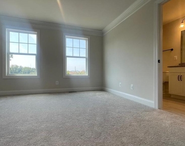 4006 Varick St - Photo Thumbnail 17
