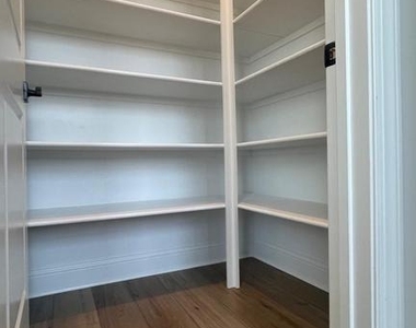 4006 Varick St - Photo Thumbnail 7