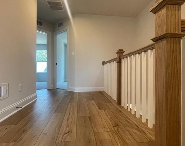 4006 Varick St - Photo Thumbnail 13