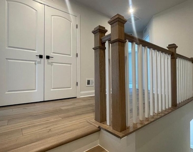 4006 Varick St - Photo Thumbnail 12