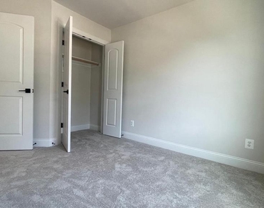 4006 Varick St - Photo Thumbnail 23
