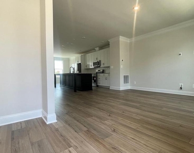 4006 Varick St - Photo Thumbnail 2