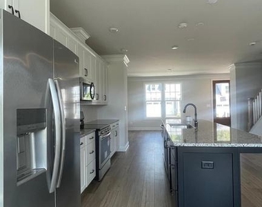 4006 Varick St - Photo Thumbnail 6