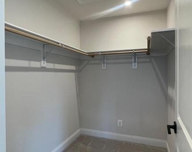 4006 Varick St - Photo Thumbnail 21