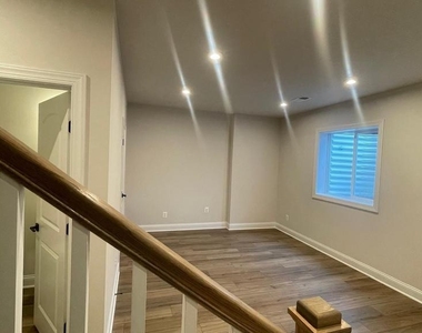 4006 Varick St - Photo Thumbnail 26