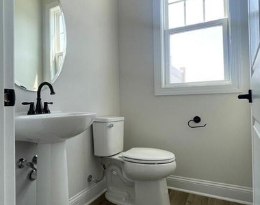 4006 Varick St - Photo Thumbnail 8
