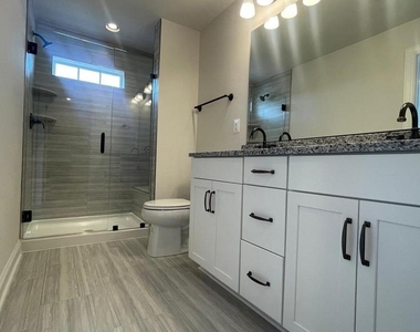4006 Varick St - Photo Thumbnail 19