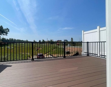 4006 Varick St - Photo Thumbnail 10