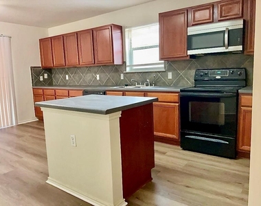 3502 Sandy Brook Dr - Photo Thumbnail 7
