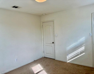 3502 Sandy Brook Dr - Photo Thumbnail 17