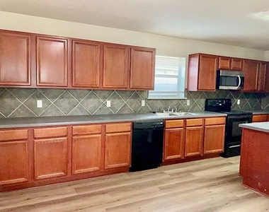 3502 Sandy Brook Dr - Photo Thumbnail 5