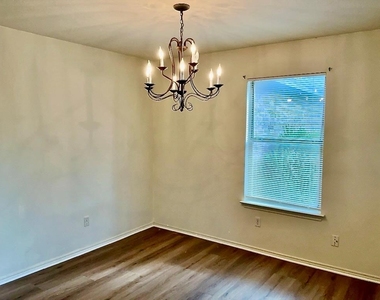 3502 Sandy Brook Dr - Photo Thumbnail 2