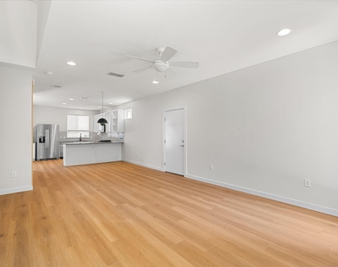 705 N Bluff Dr - Photo Thumbnail 10