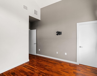 705 N Bluff Dr - Photo Thumbnail 16