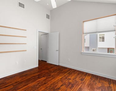 705 N Bluff Dr - Photo Thumbnail 18