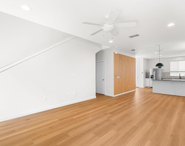 705 N Bluff Dr - Photo Thumbnail 9