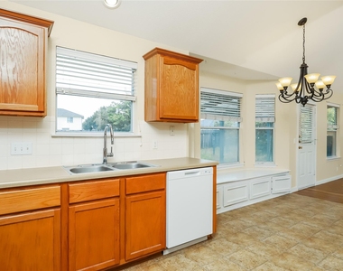 1561 Kenneys Way - Photo Thumbnail 10