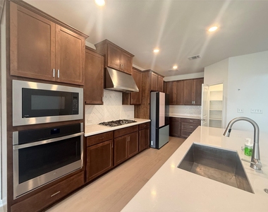 628 Leeward Pass - Photo Thumbnail 6