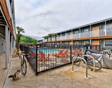 2401 Manor Rd - Photo Thumbnail 17