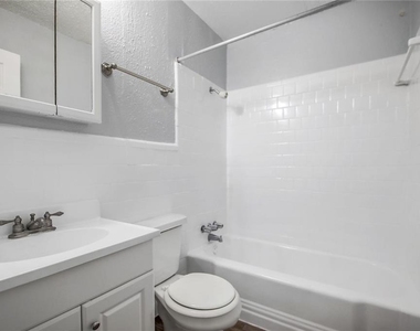2401 Manor Rd - Photo Thumbnail 12