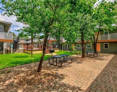 2401 Manor Rd - Photo Thumbnail 14