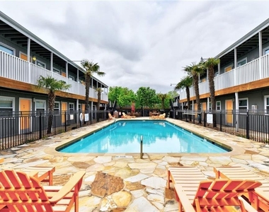 2401 Manor Rd - Photo Thumbnail 20
