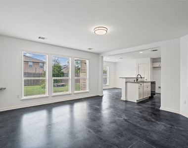 15105 Verela Dr - Photo Thumbnail 2