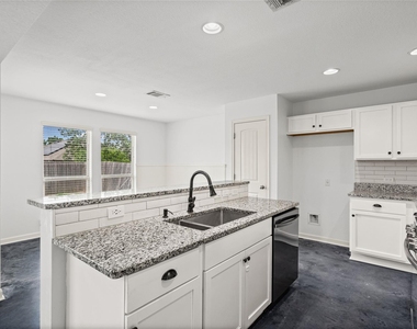 15105 Verela Dr - Photo Thumbnail 5