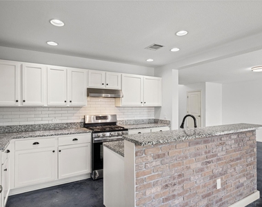 15105 Verela Dr - Photo Thumbnail 4