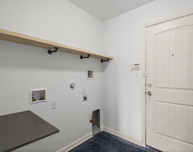 15105 Verela Dr - Photo Thumbnail 7