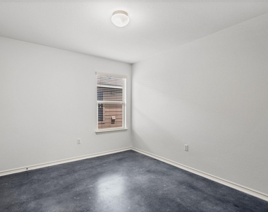 15105 Verela Dr - Photo Thumbnail 8
