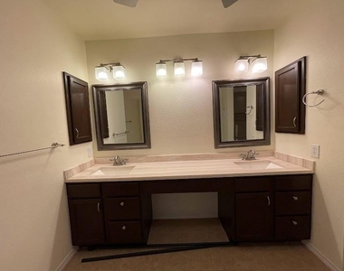 1825 Red Rock Dr - Photo Thumbnail 22