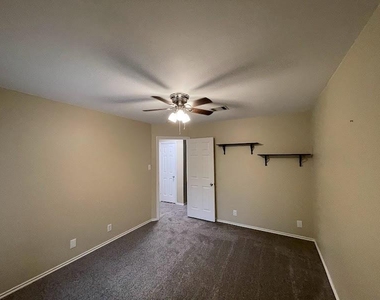 1825 Red Rock Dr - Photo Thumbnail 13