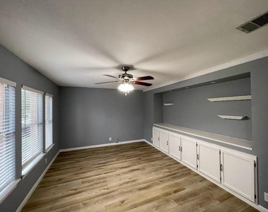 1825 Red Rock Dr - Photo Thumbnail 3