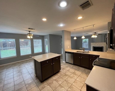 1825 Red Rock Dr - Photo Thumbnail 10