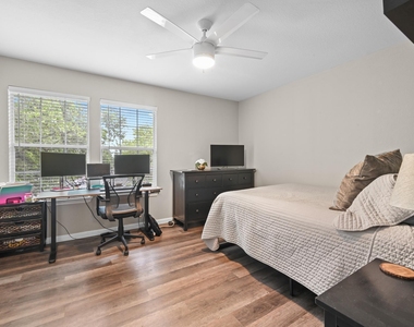 1414 Strickland Dr - Photo Thumbnail 18