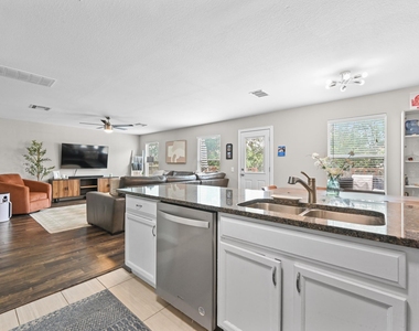 1414 Strickland Dr - Photo Thumbnail 12