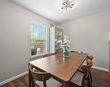 1414 Strickland Dr - Photo Thumbnail 9