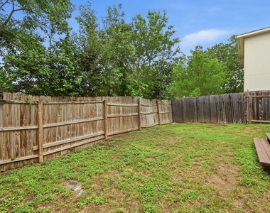 1414 Strickland Dr - Photo Thumbnail 23