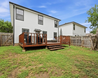 1414 Strickland Dr - Photo Thumbnail 25