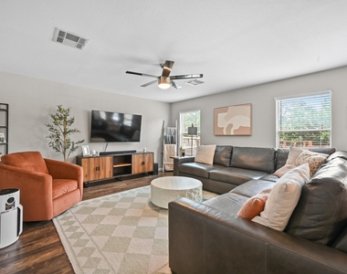 1414 Strickland Dr - Photo Thumbnail 4